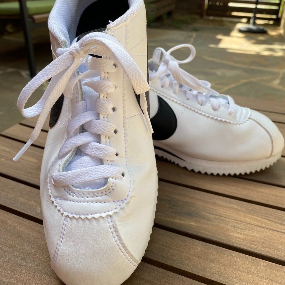 Nike Women's Classic Cortez Leather Running Shoes